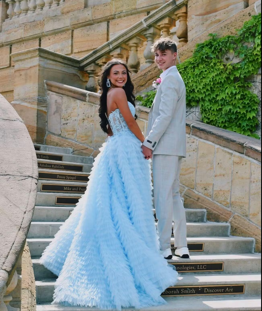 Sweetheart Sleeveless Appliques Sheer Tiered A-Line Prom Dress