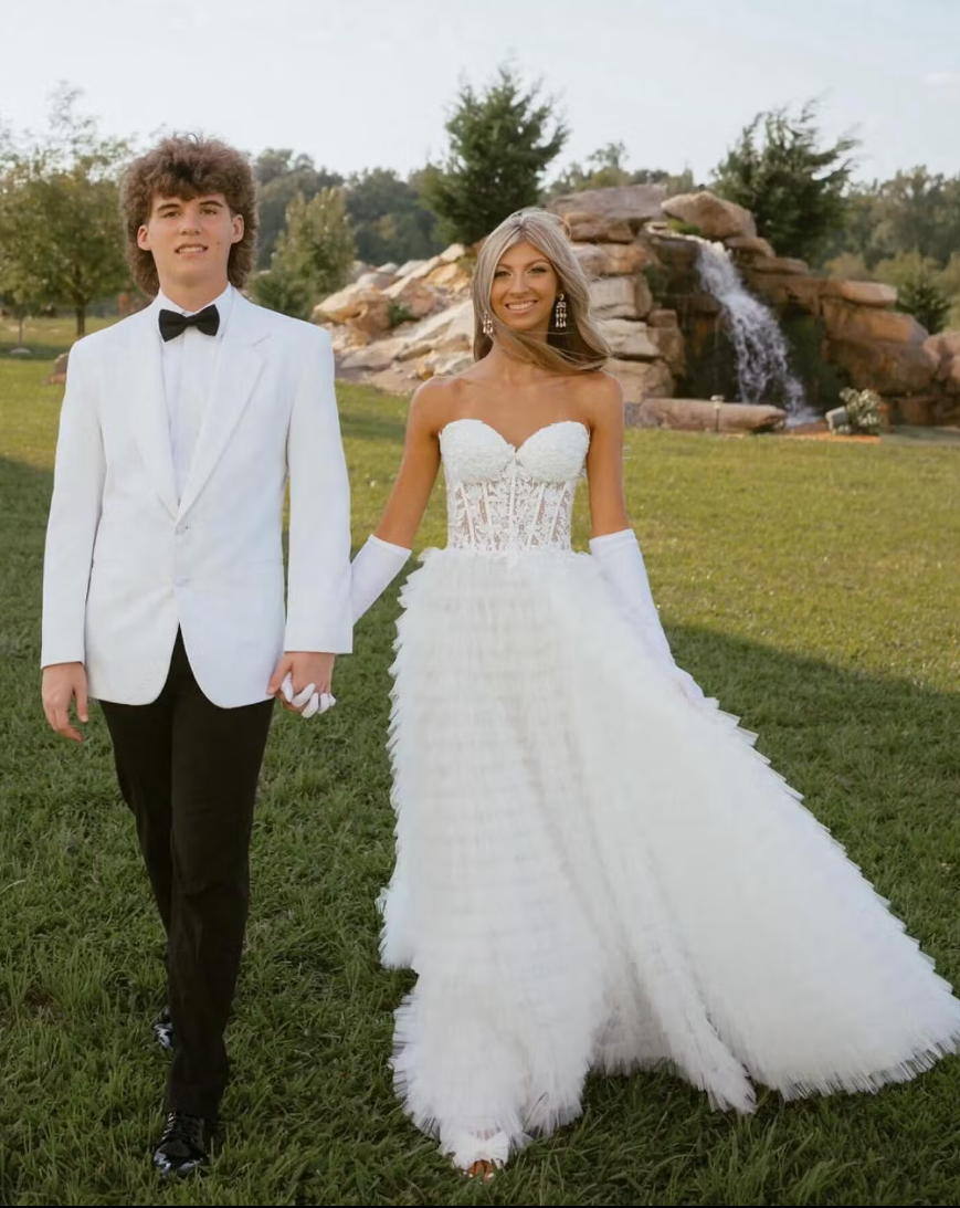 Sweetheart Sleeveless Appliques Sheer Tiered A-Line Prom Dress