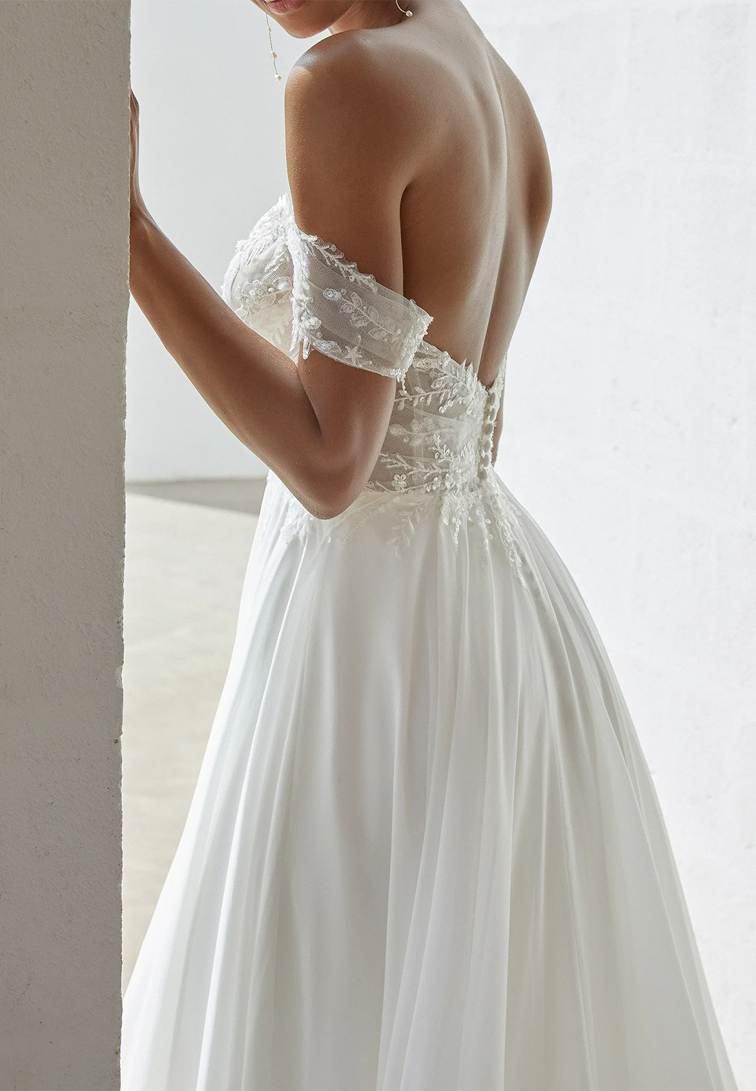 Off-Shoulder Sleeveless Appliques Chiffon Pleated A-Line Beach Wedding Dress
