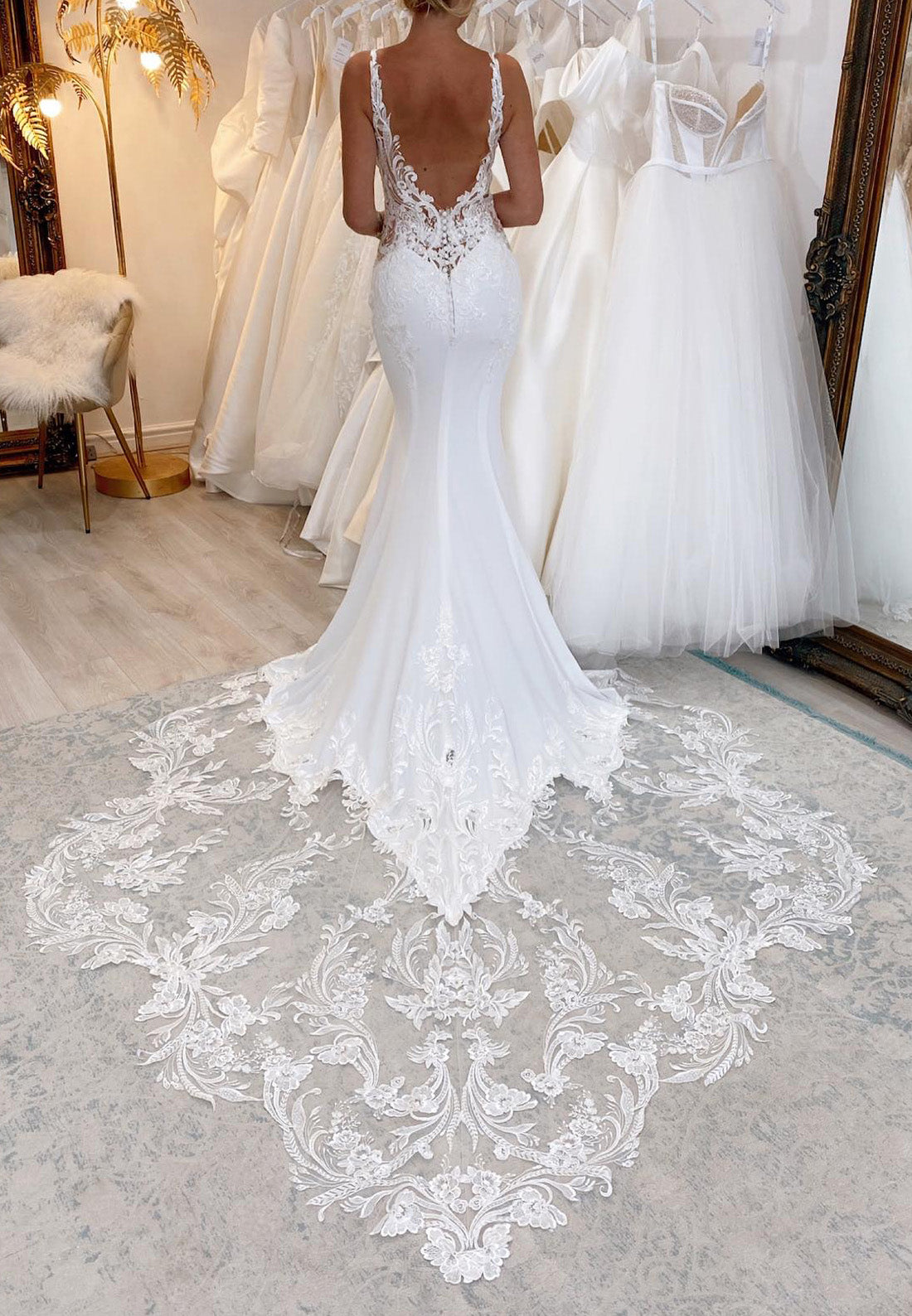 V-Neck Sleeveless Appliques Mermaid Wedding Dress
