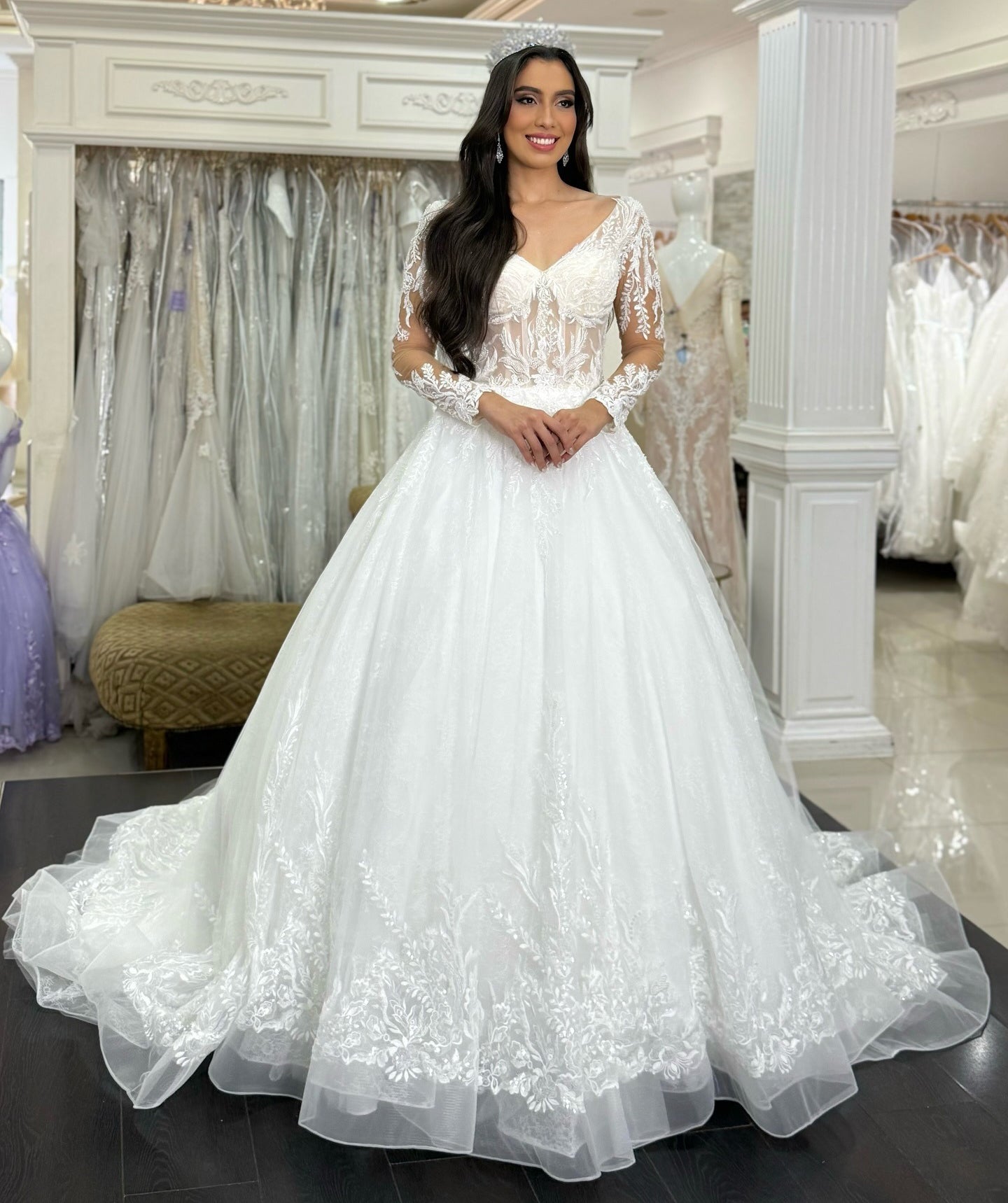 Long Sleeves A Line V Neck Lace Appliqued Beach Wedding Dresses for Bride