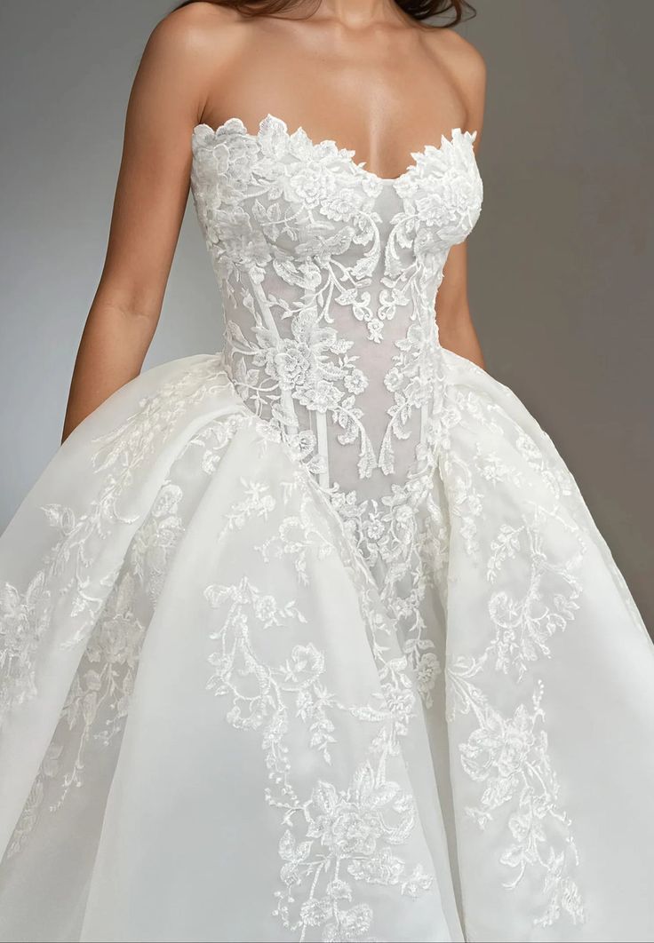 Elegant Lace Applique Sweetheart Wedding Dress A-Line Strapless Bridal Gown