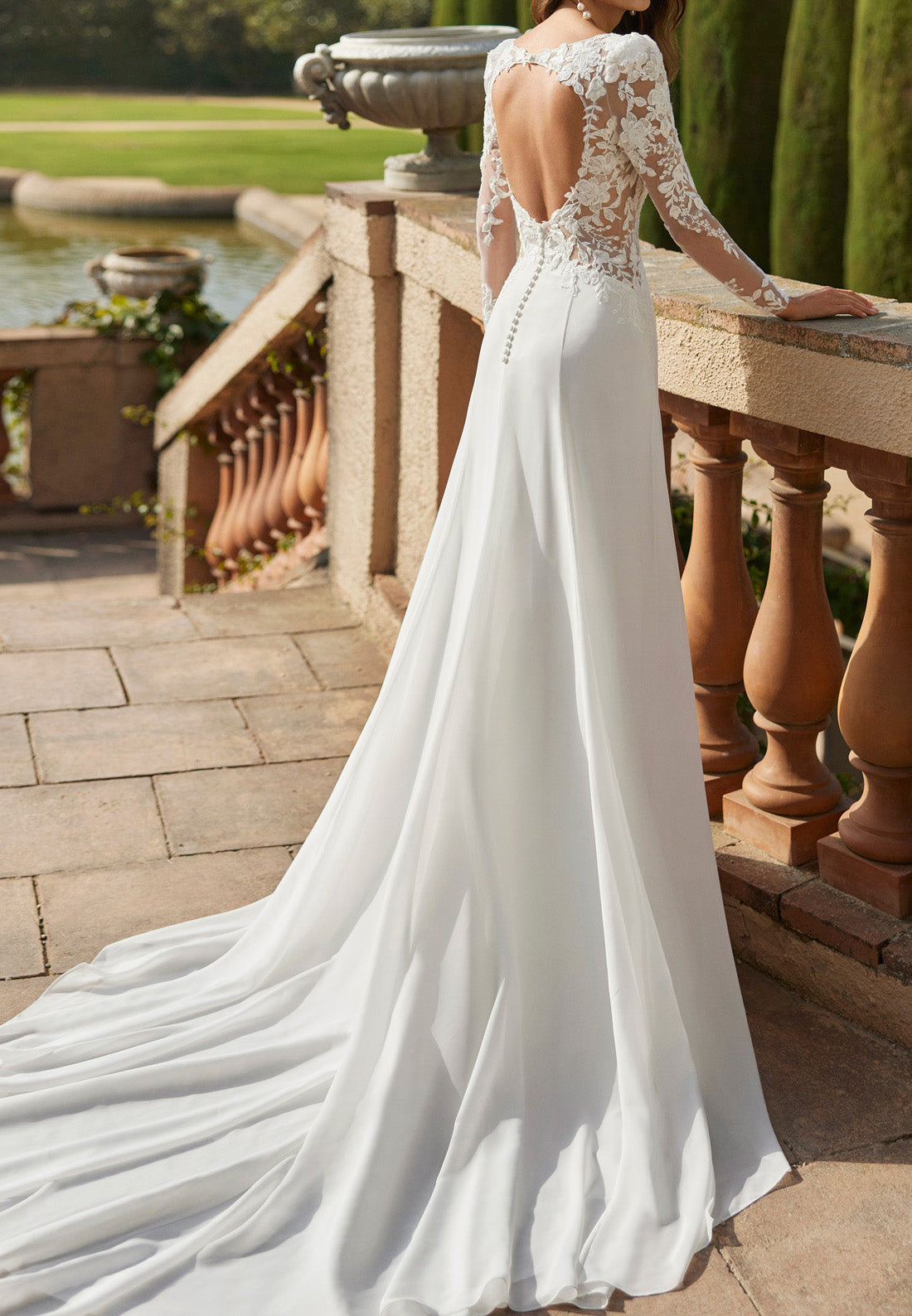 Squrae Long Sleeves Lace Appliques Sleek Sheath Wedding Dress