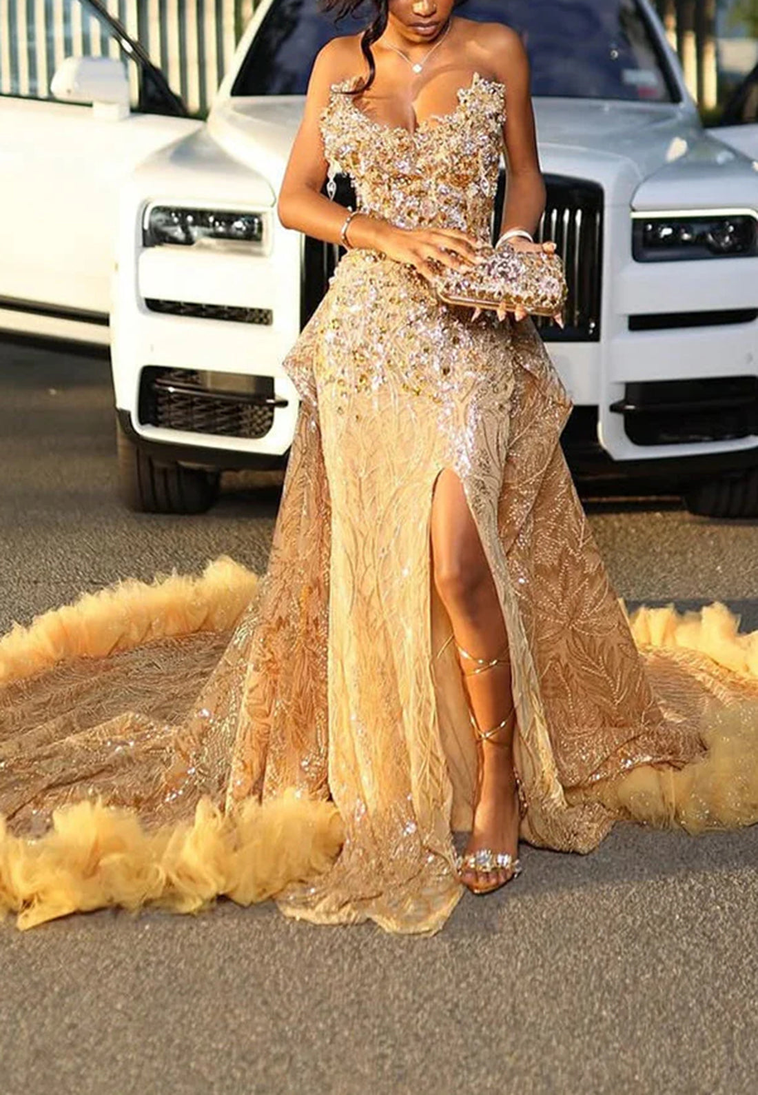 Gold V-Neck Sleeveless Appliques Beaded Sparkly Sheath Prom Dress for Black Girls