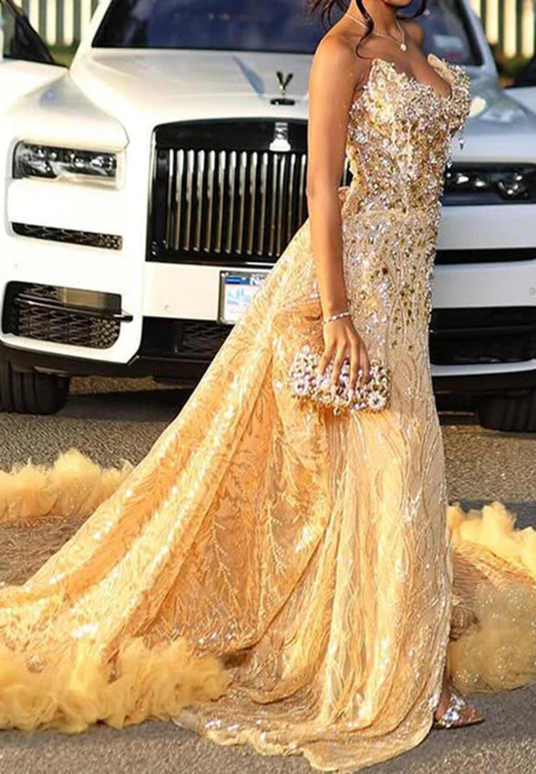 Gold V-Neck Sleeveless Appliques Beaded Sparkly Sheath Prom Dress for Black Girls