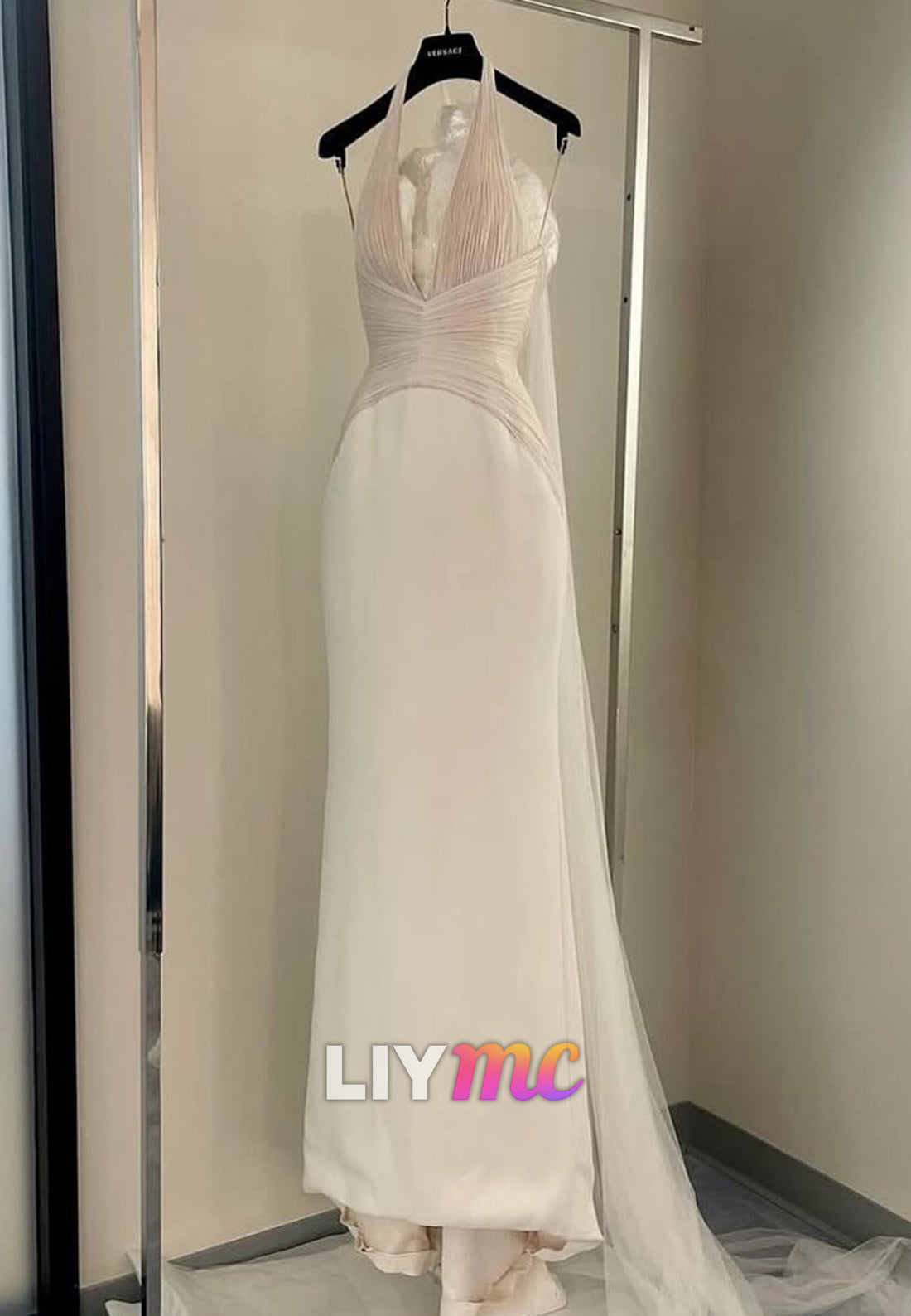 Halter V-Neck Sleeveless Pleated Sleek Mermaid Evening Dress