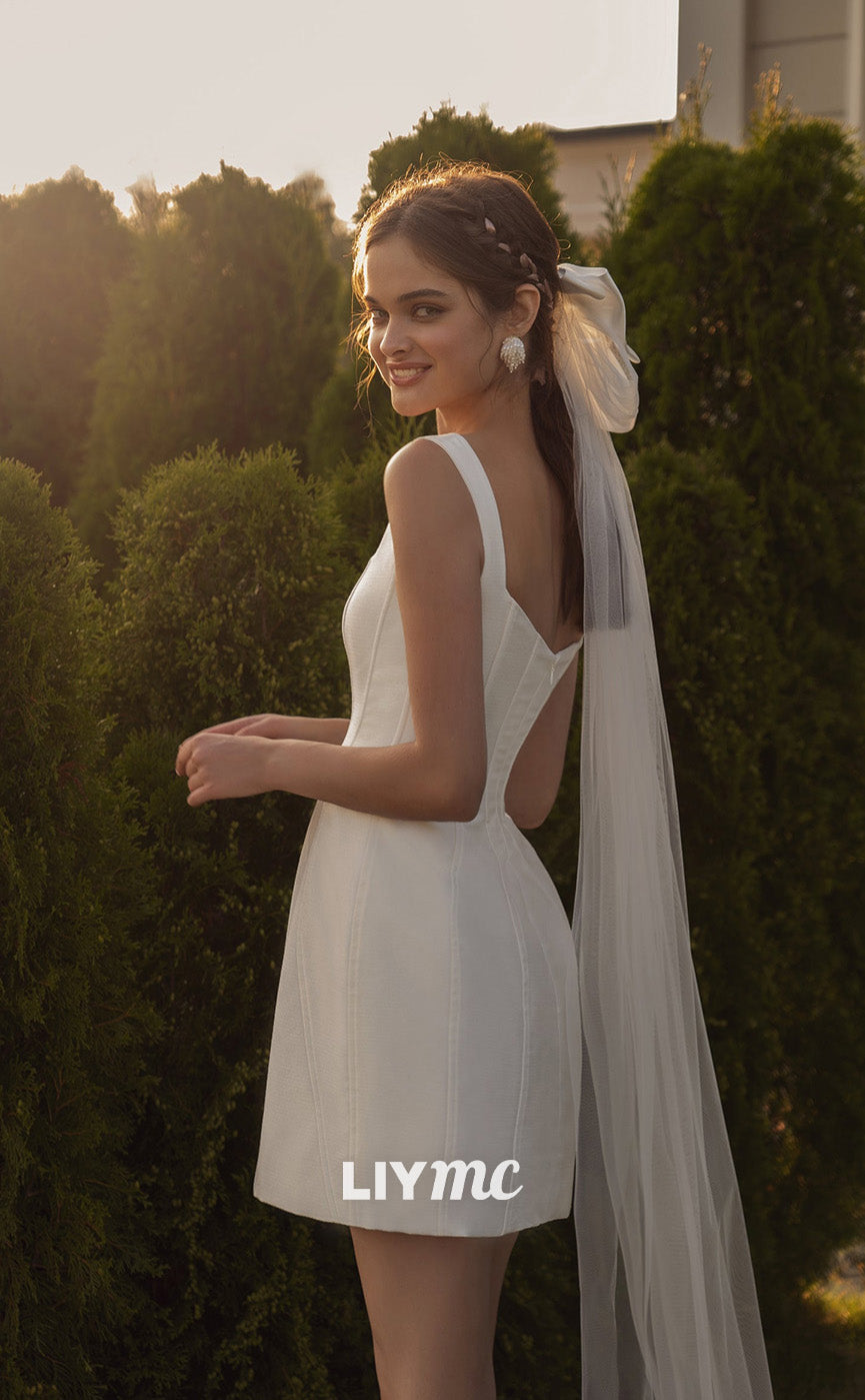 LW098 - Simple Sheath/Column Scoop Satin Beach Mini Wedding Dress With Veil