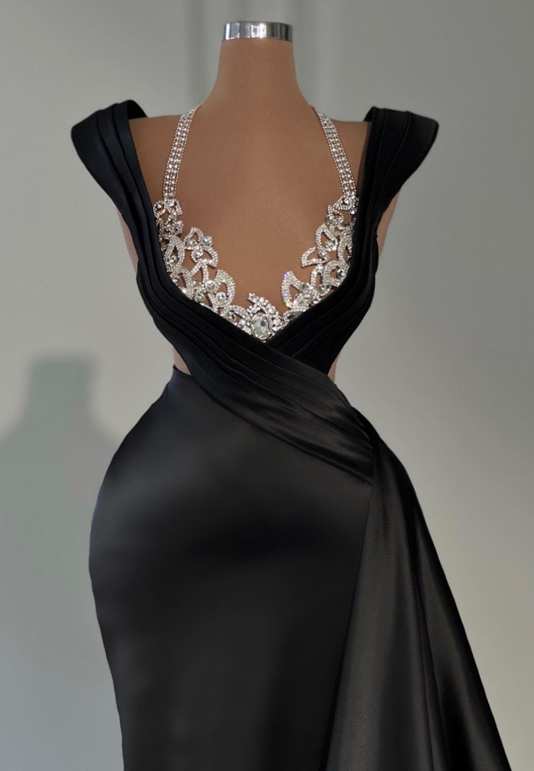 Low V-Neck Straps Cap Sleeves Beaded Evening Dress Sheath Prom Dress