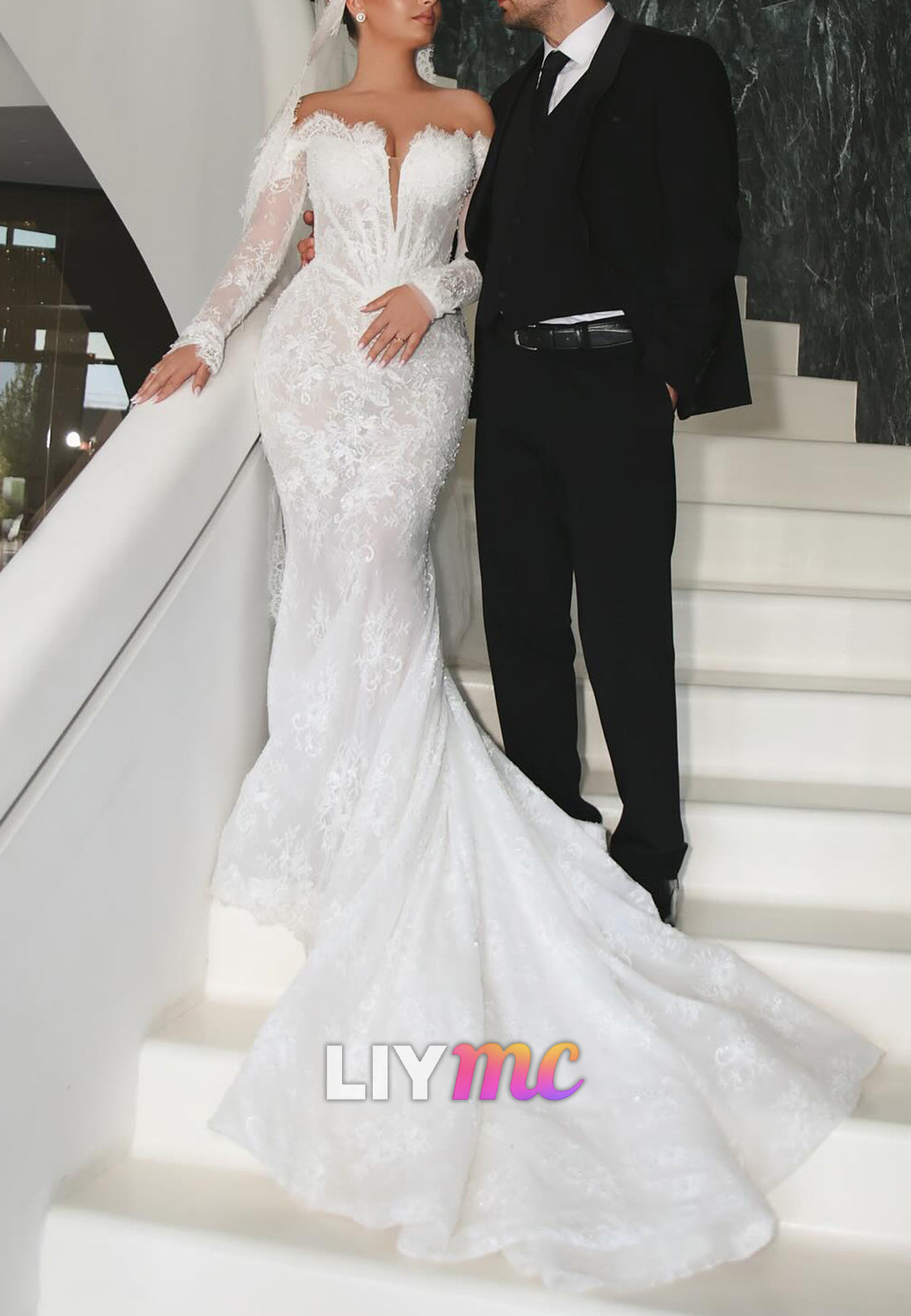 Mermaid V-Neck Long Sleeves Appliques Lace Wedding Dress
