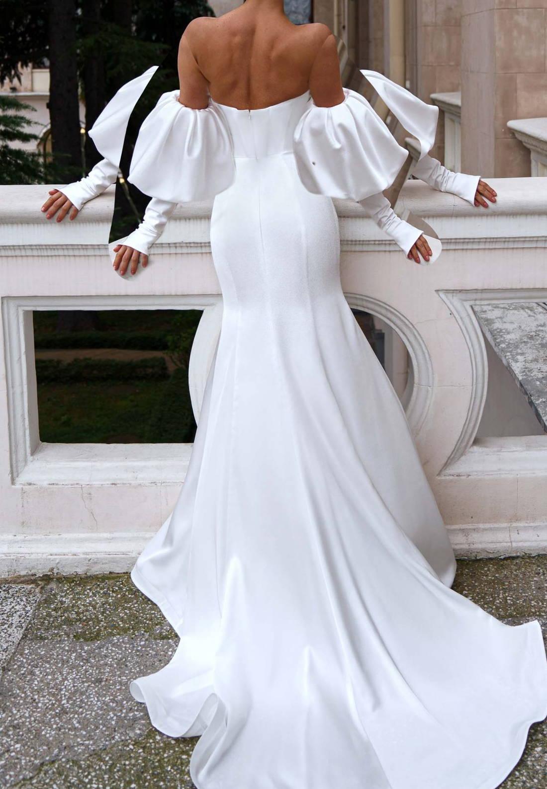 Off-Shoulder Puff Sleeves Pleated Sleek Mermaid Beach Wedding Dress