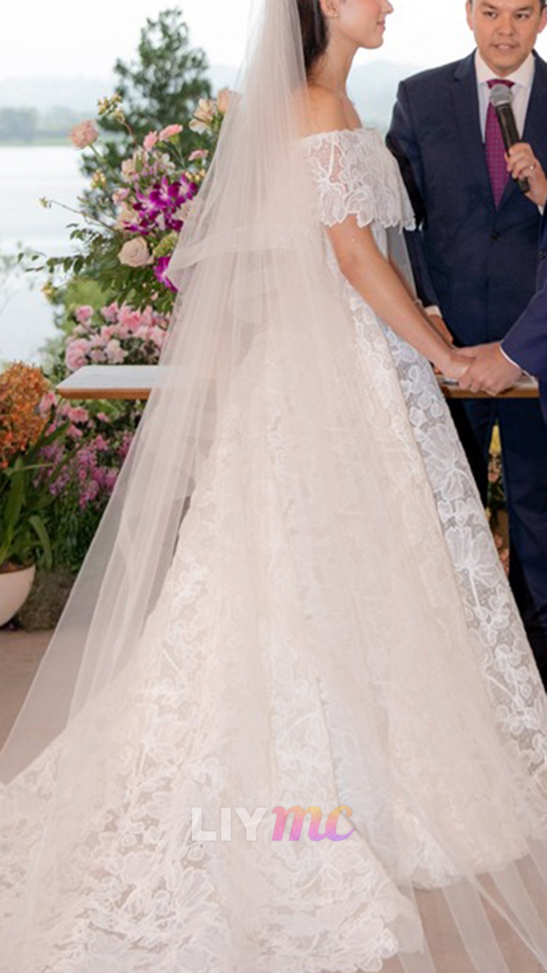 Off-Shoulder Lace Appliques Sleeveless A-Line Wedding Dress