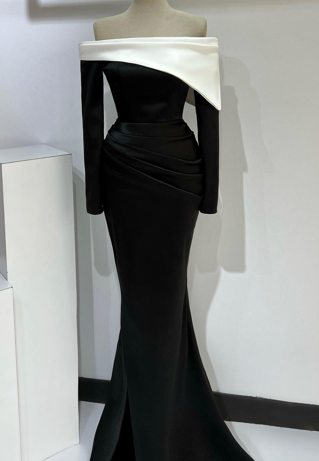 Off-Shoulder Long Sleeves Sleek Mermaid Formal Dress
