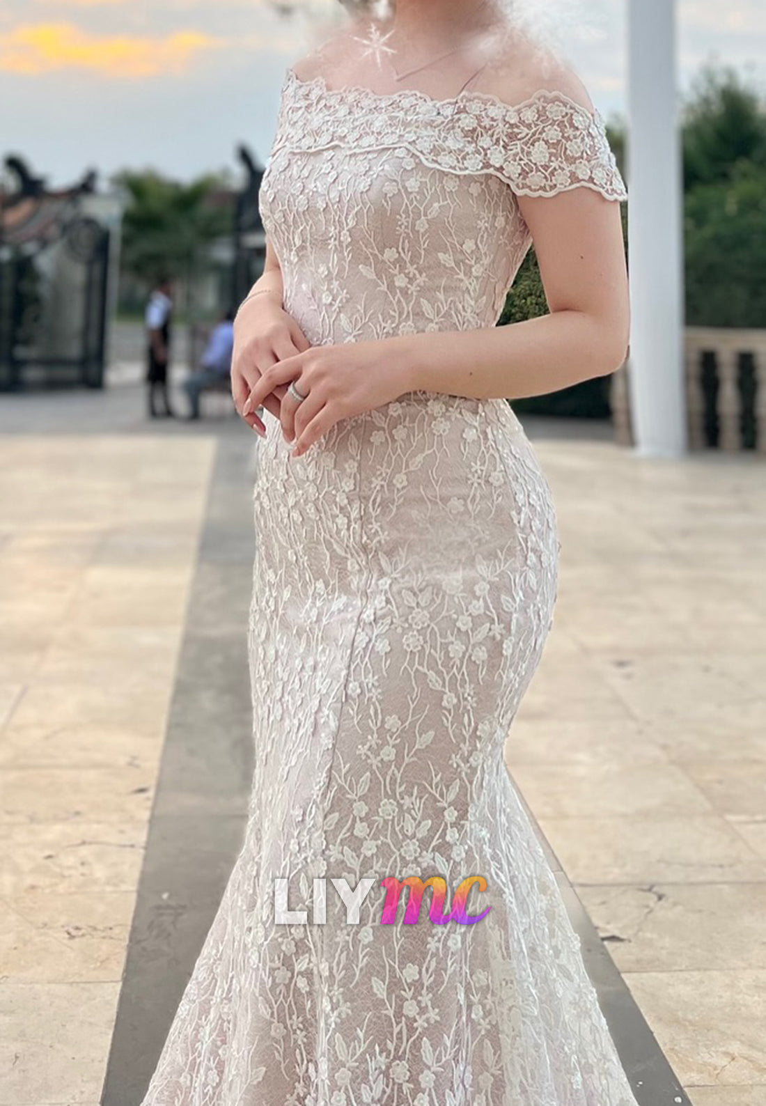 Off-Shoulder Sleeveless Appliques Mermaid Wedding Dress