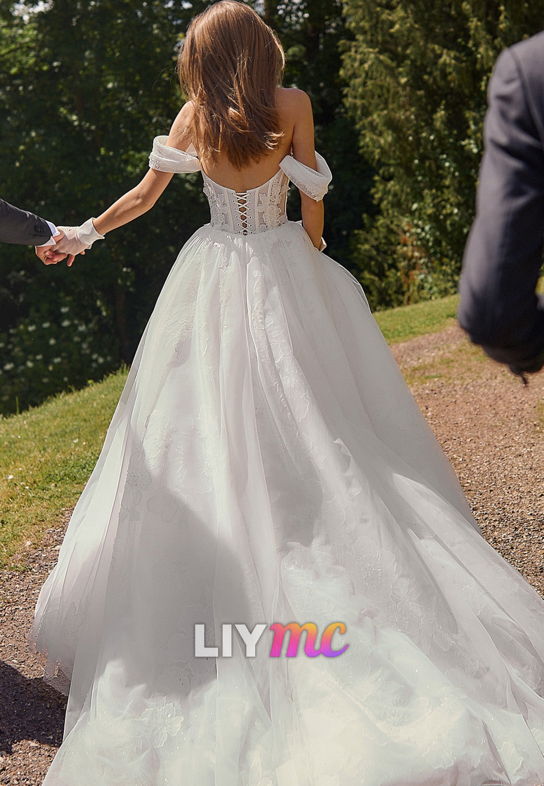 Off-Shoulder Sleeveless Appliques Tulle A-Line Wedding Dress