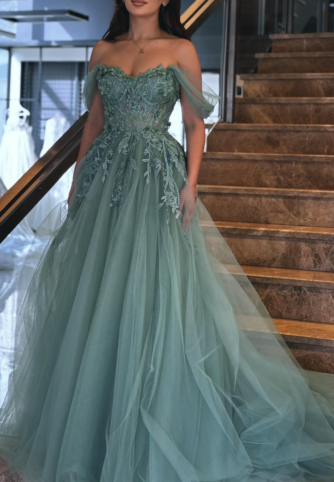 Off-Shoulder Sleeveless Tulle Appliques A-Line Prom Dress