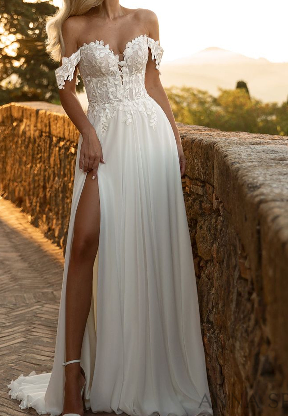 Off-Shoulder Sleeveless Lace Appliques Side Slit A-Line Wedding Dress