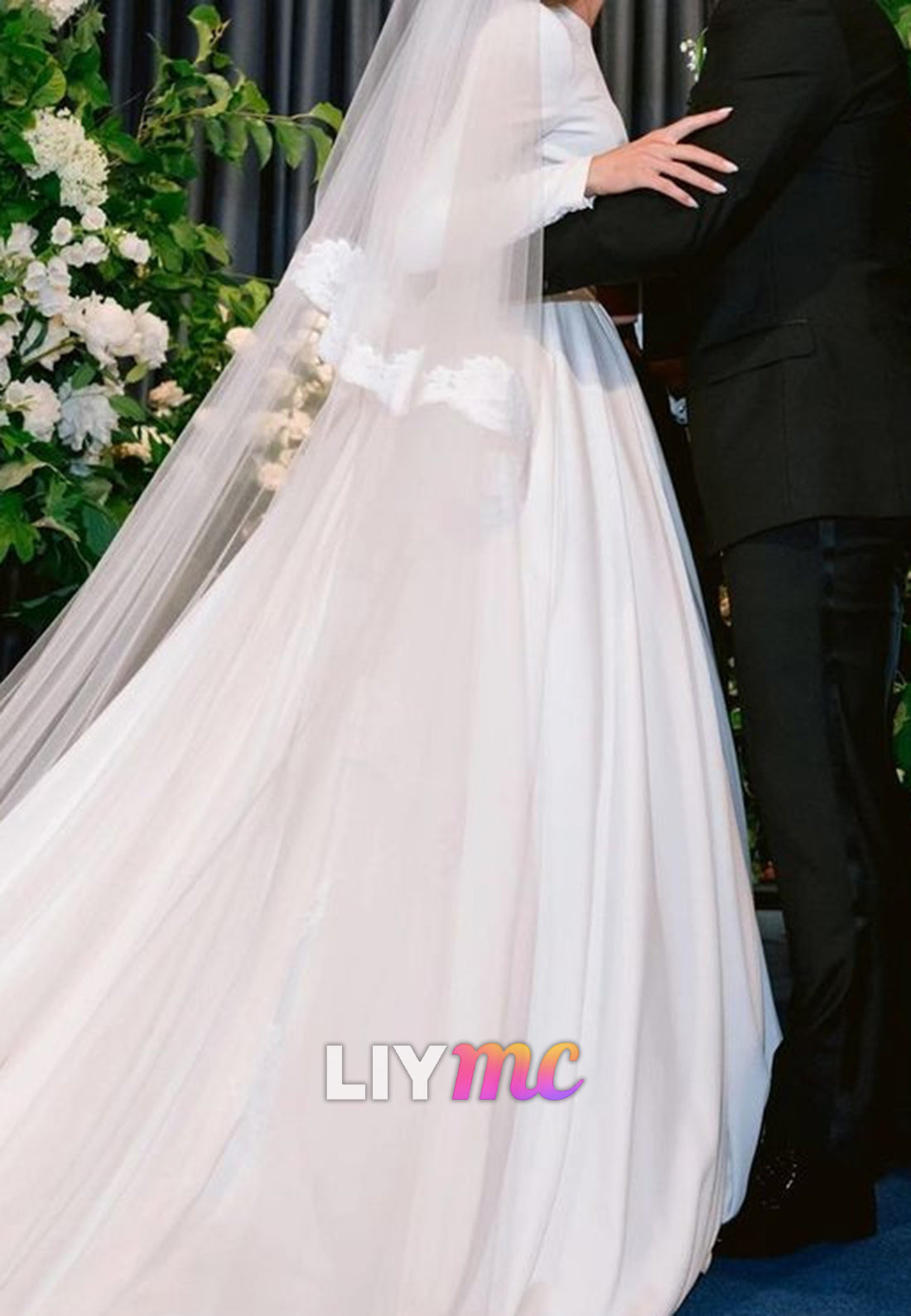 Scoop Long Sleeves Pleated A-Line Classic Wedding Dress