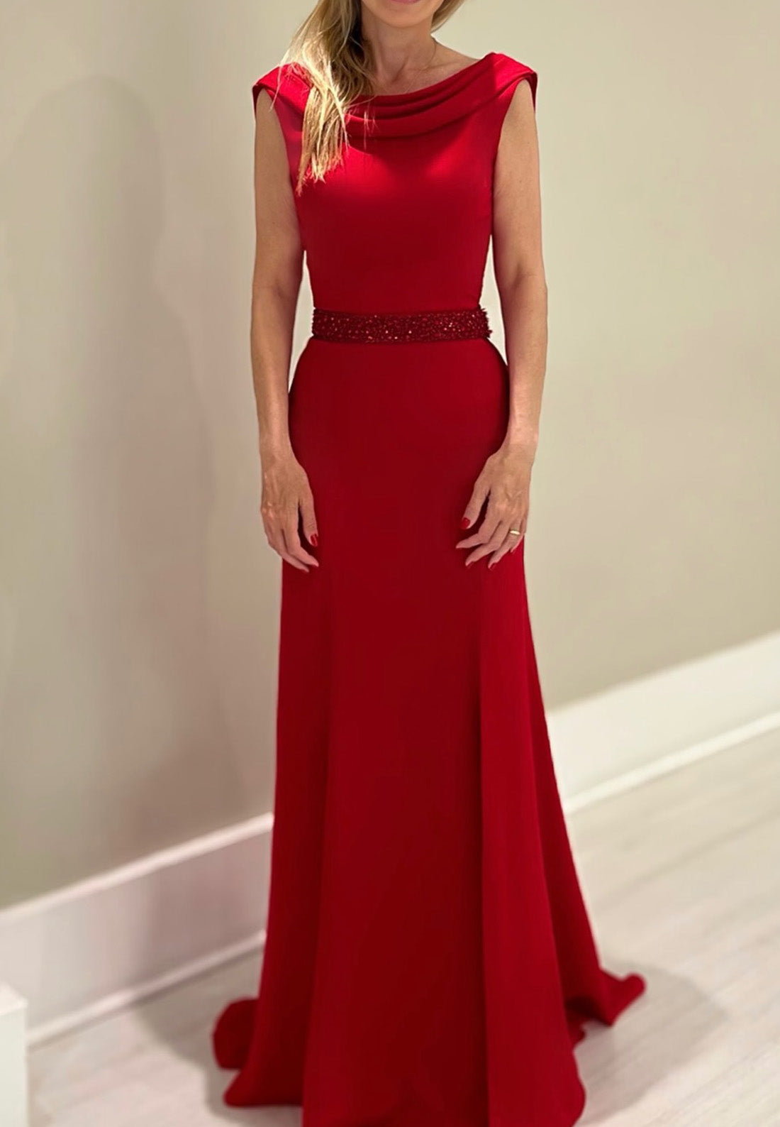 Scoop Sleeveless Sleek Sheath Mother of Bride Dress