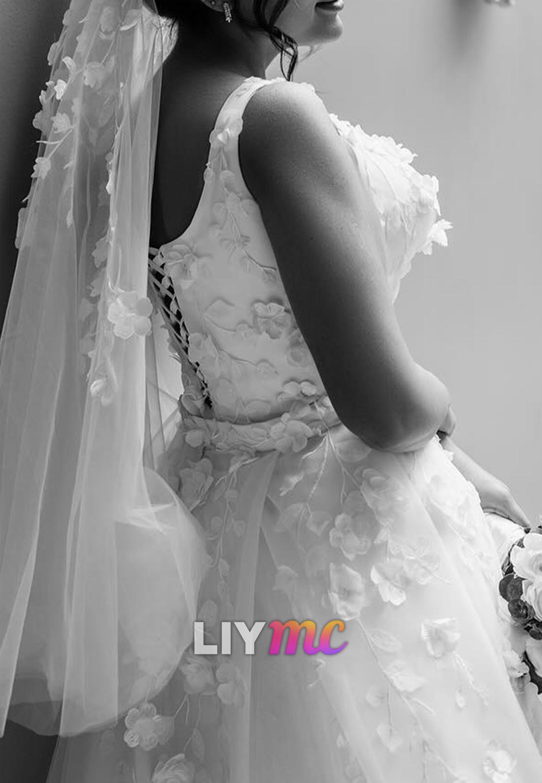 Scoop Straps Floral Appliques A-Line Wedding Dress