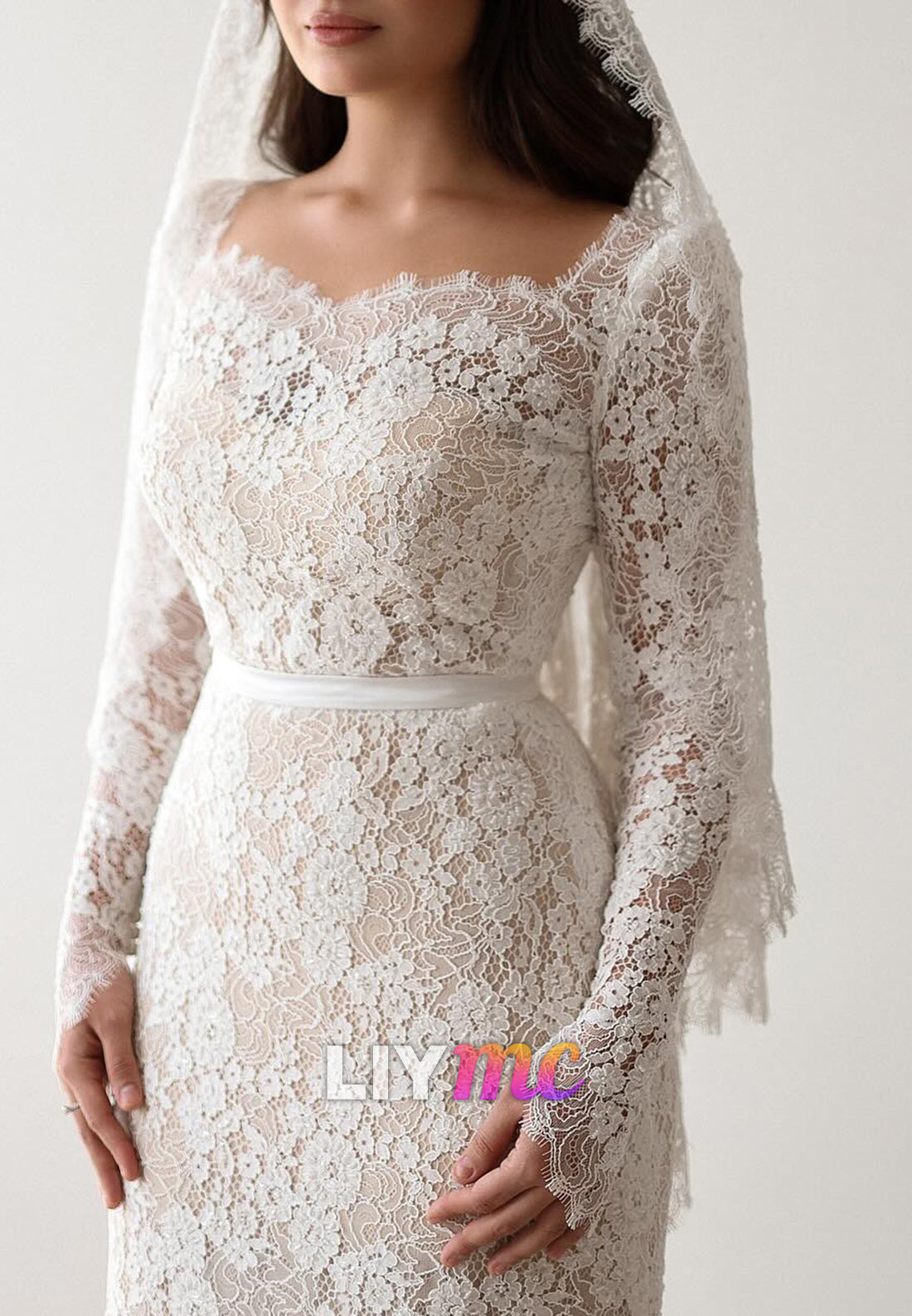 Sweetheart Long Sleeves Lace Appliques Sheath Wedding Dress