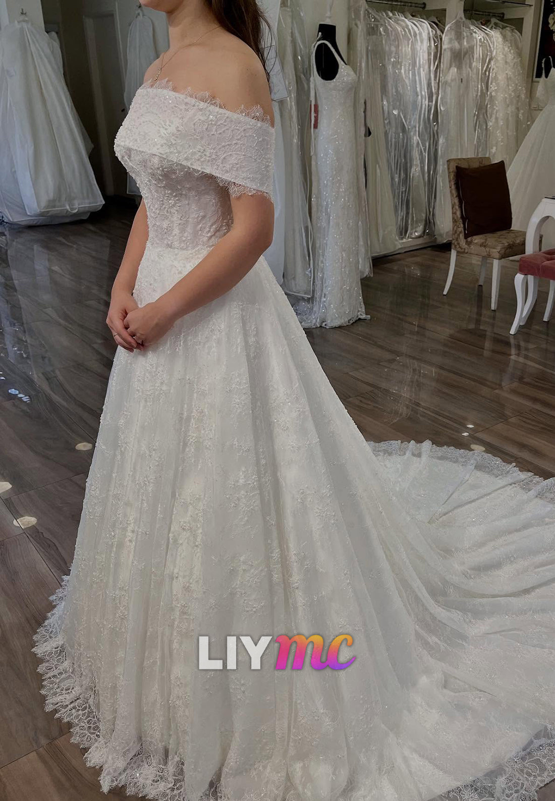 Straight Across Sleeveless Lace Appliques A-Line Wedding Dress