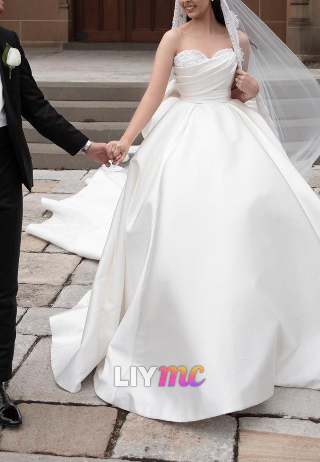 Sweetheart Bow Pleated Appliuqes A-Line Satin Wedding Dress