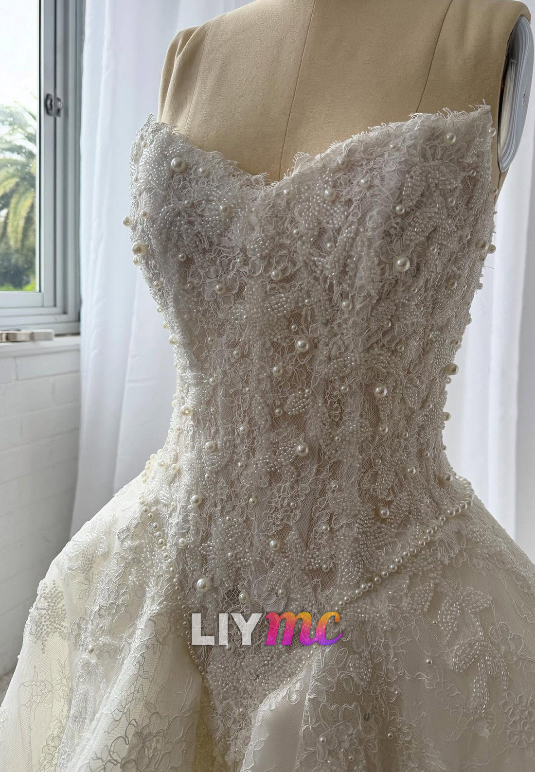 Sweetheart Lace Appliques Beaded A-Line Wedding Dress