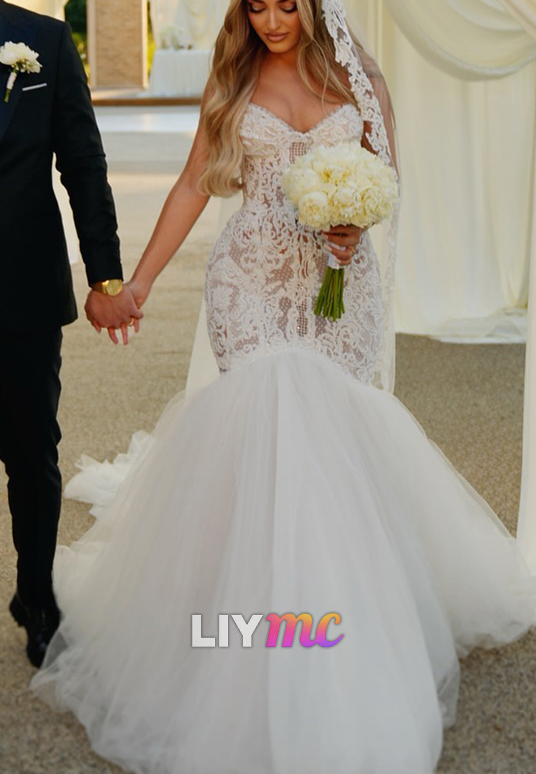 Sweetheart Lace Appliques Sleeveless Tulle Mermaid Wedding Dress