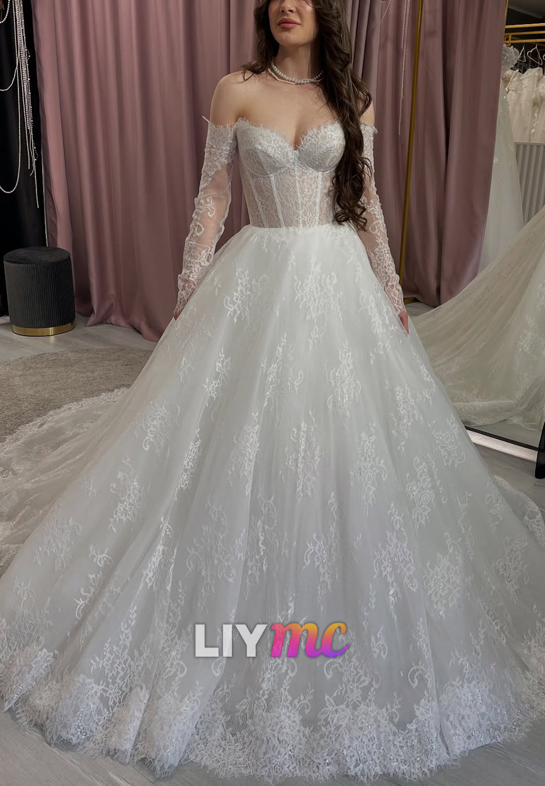 Sweetheart Long Sleeves Lace Appliques A-Line Wedding Dress
