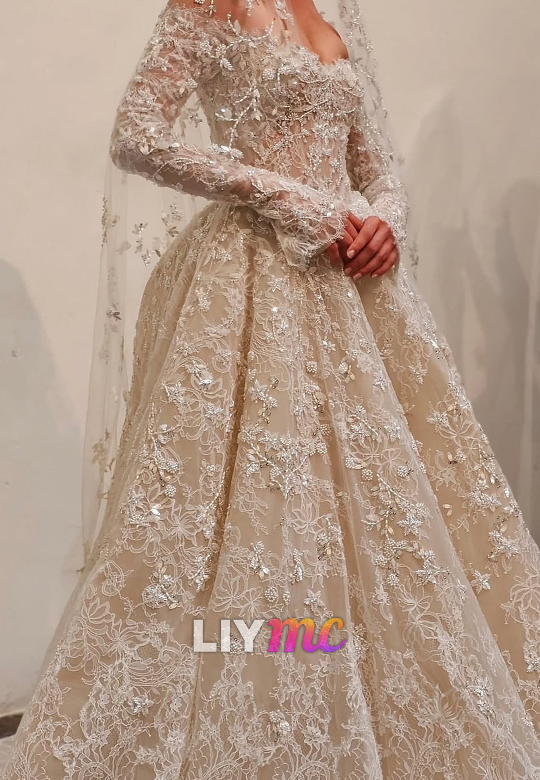 Sweetheart Long Sleeves Lace Appliques Beaded A-Line Wedding Dress