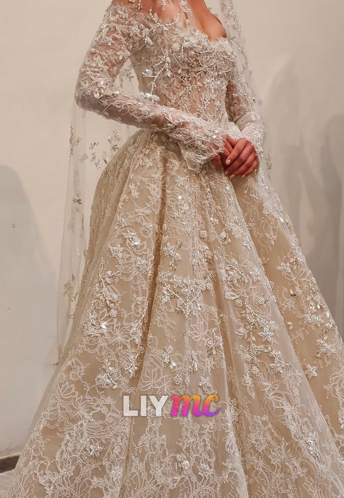 Sweetheart Long Sleeves Lace Appliques Beaded A-Line Wedding Dress