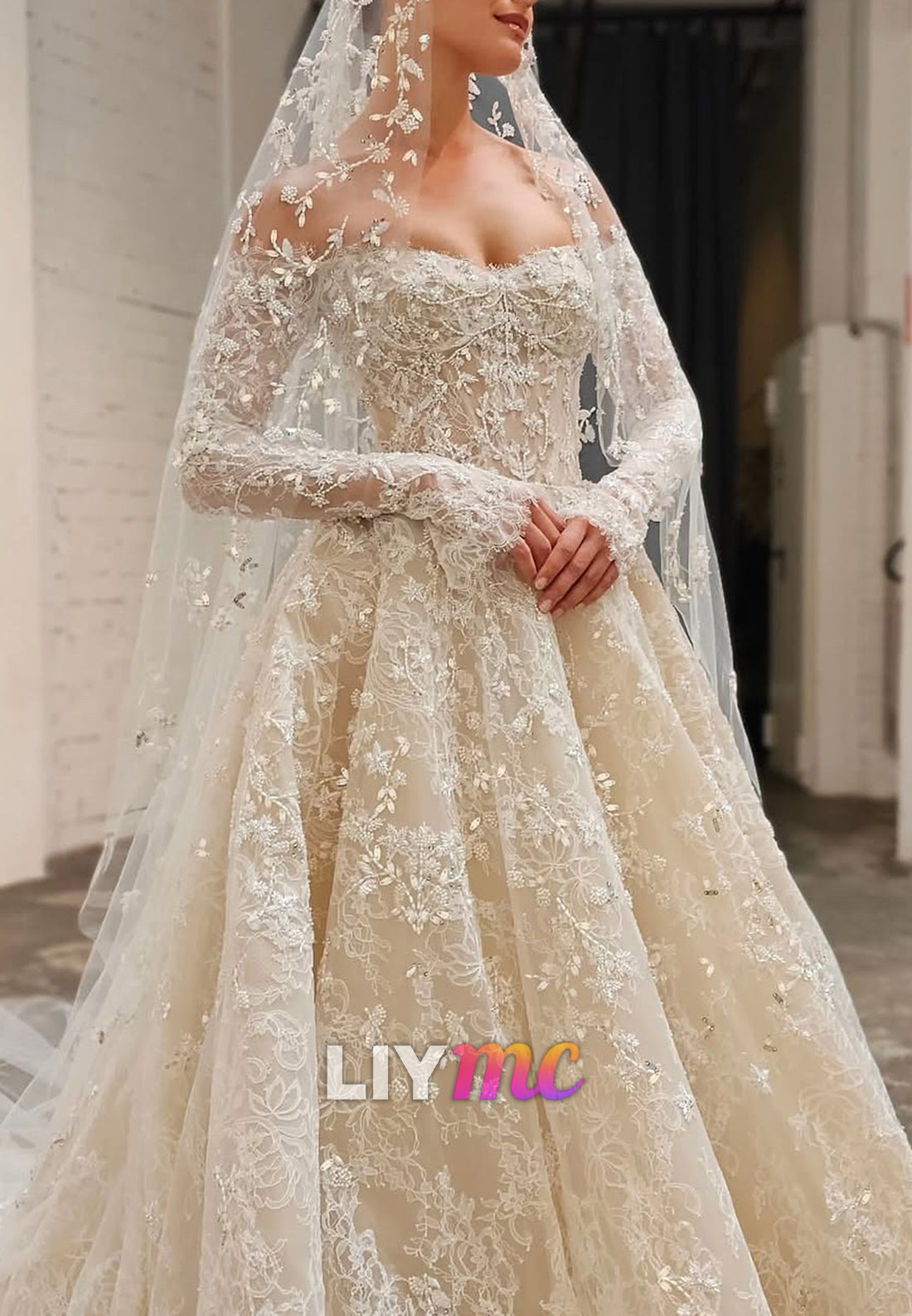 Sweetheart Long Sleeves Lace Appliques Beaded A-Line Wedding Dress