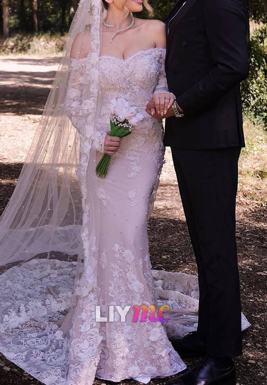 Sweetheart Long Sleeves Lace Appliques Beaded Mermaid Wedding Dress