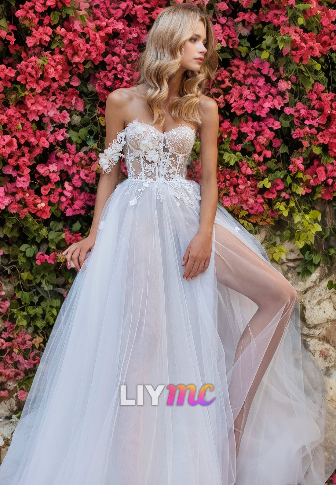 Sweetheart Sleeveless Appliques High Slit Beach Wedding Dress