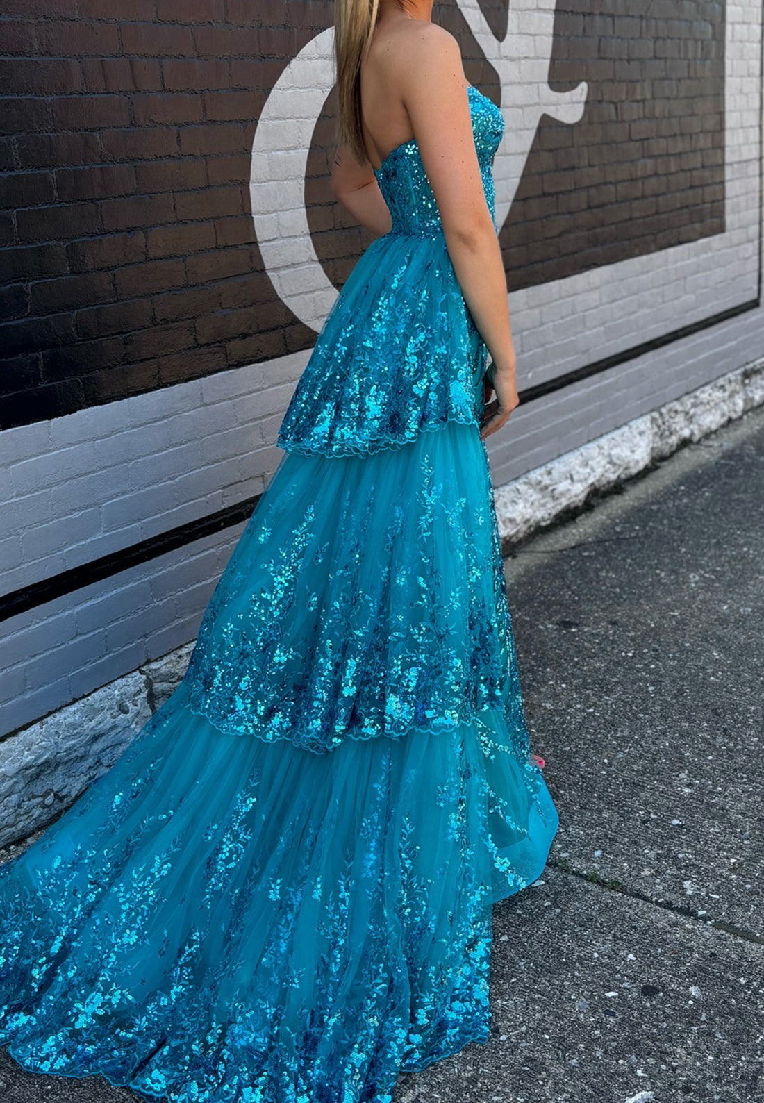 Sweetheart Sleeveless Appliques Sequins Sheath Sparkly Prom Dress