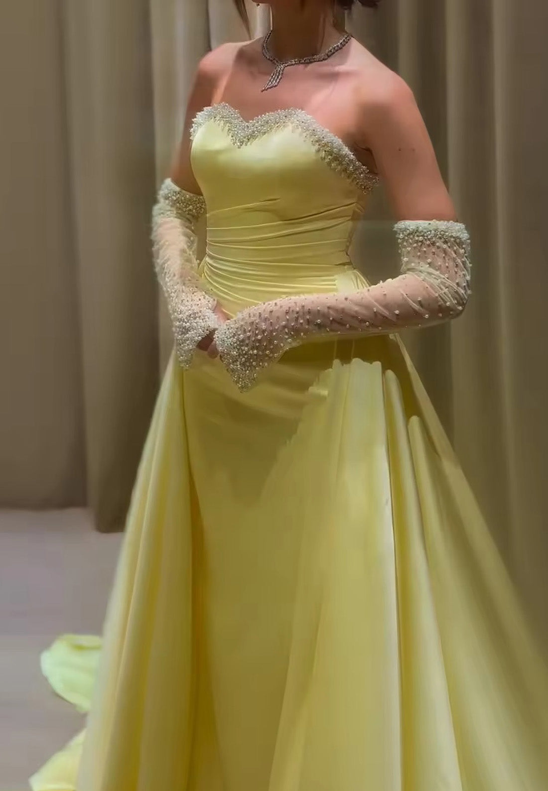 Sweetheart Sleeveless Beaded Pleated Sheath Evening Dress