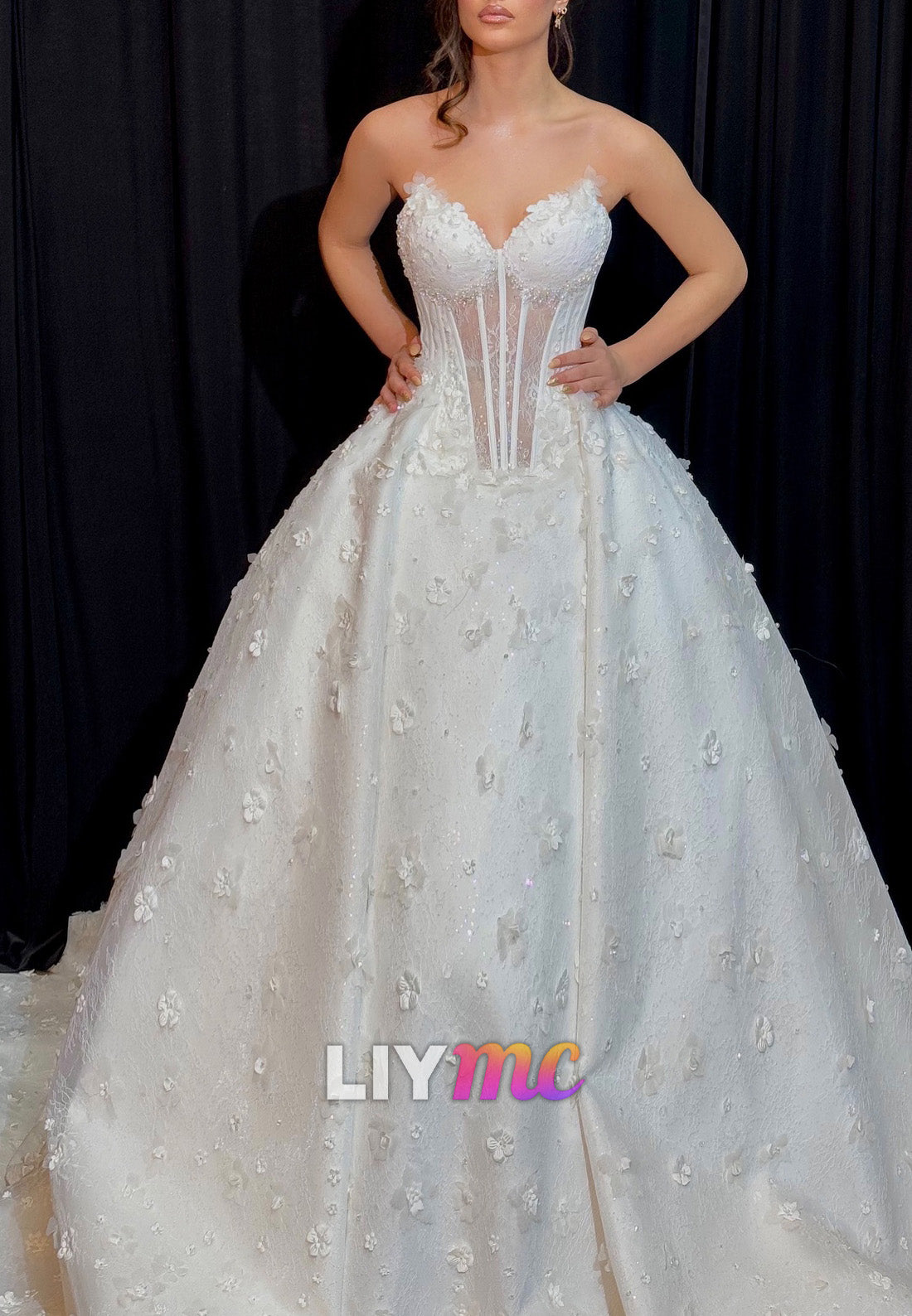 Sweetheart Sleeveless Floral Emboridery A-Line Wedding Dress