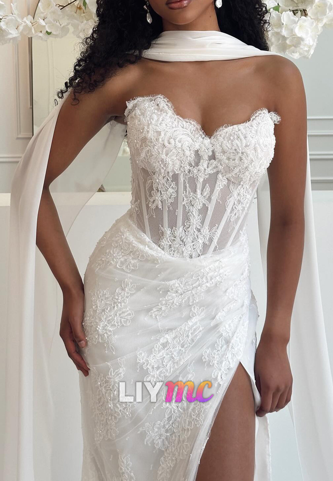 Sweetheart Sleeveless Lace Appliques Side Slit Sheath Wedding Dress
