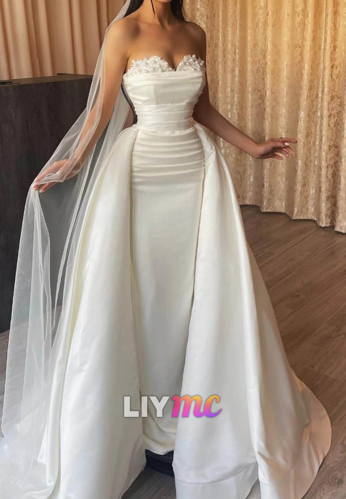 Sweetheart Sleeveless Pleated Sheath Wedding Dress
