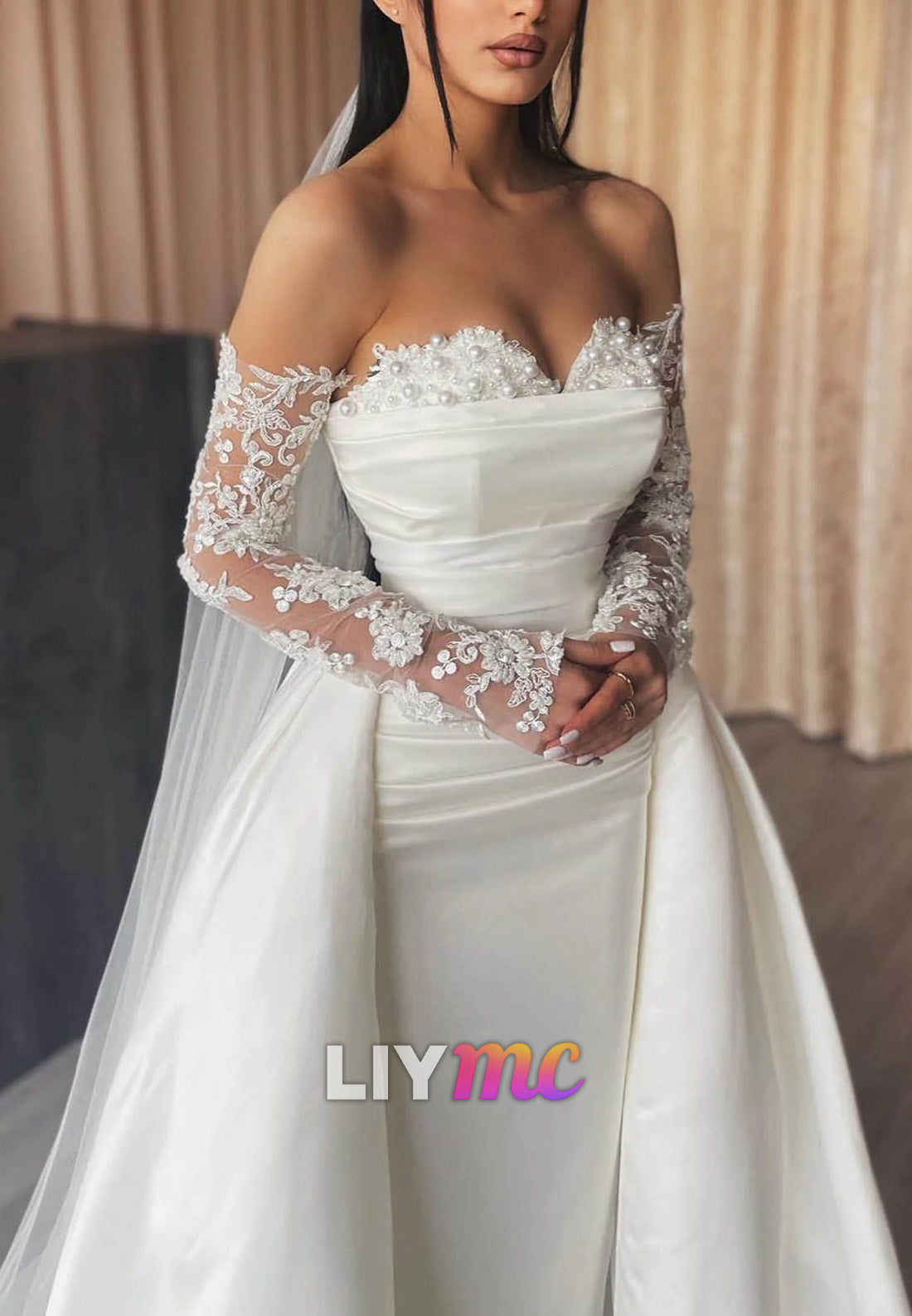 Sweetheart Sleeveless Pleated Sheath Wedding Dress