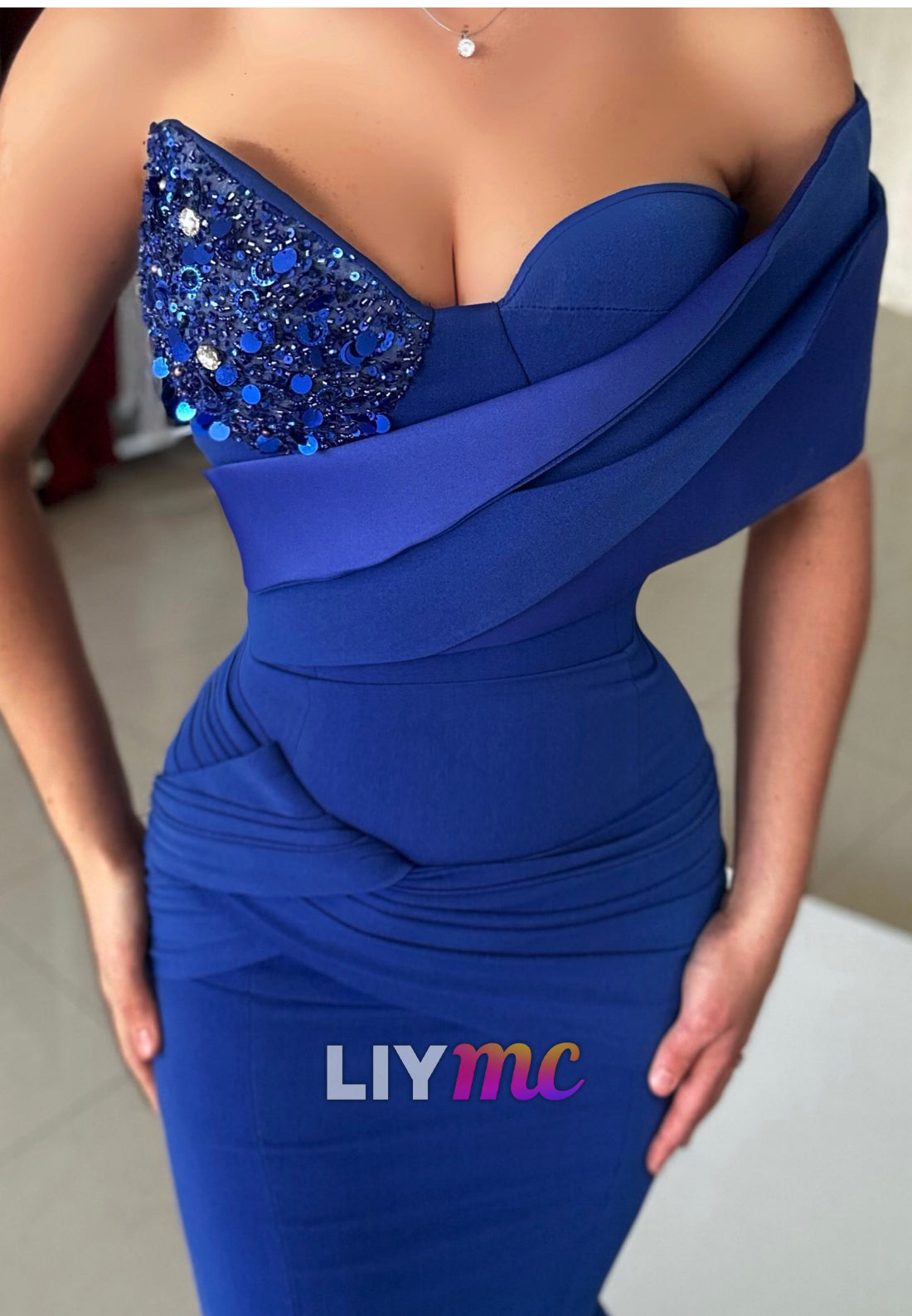 Sweetheart Sleeveless Sequins Fitted Mermaid Prom Dress