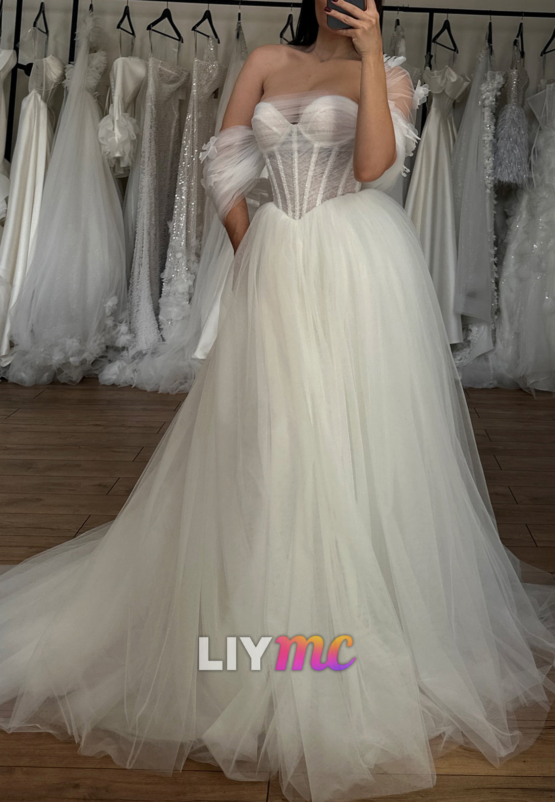 Sweetheart Sleeveless Tulle Ball Gown Wedding Dress