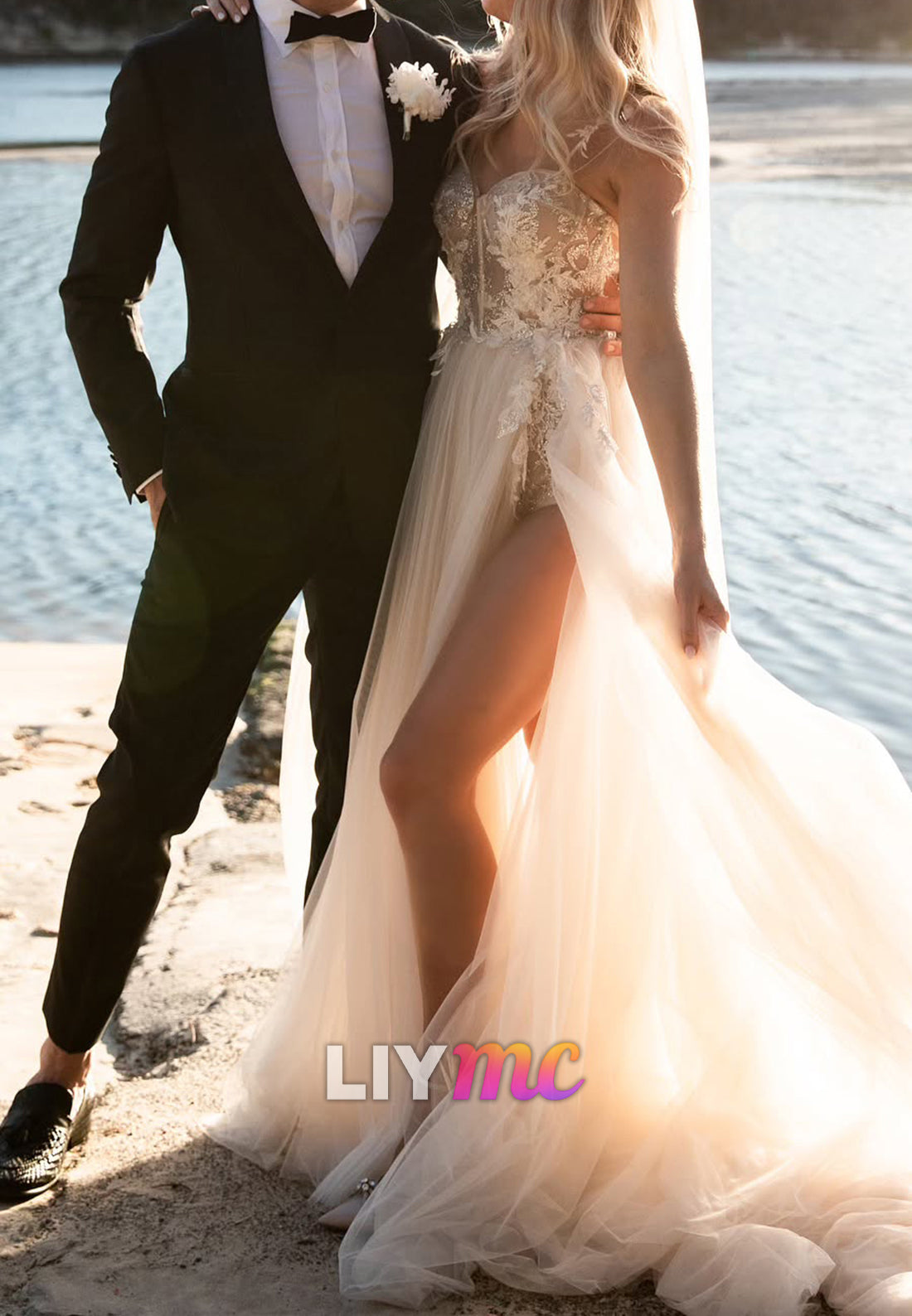Sweetheart Spaghetti Straps Tulle Appliques A-Line Wedding Dress