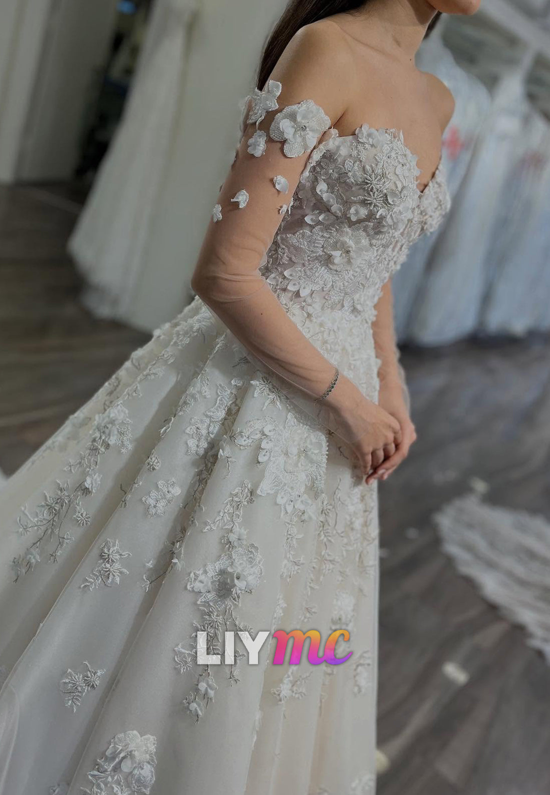 Sweetheart Strapless Floral Embellished Tulle Bridal Gown
