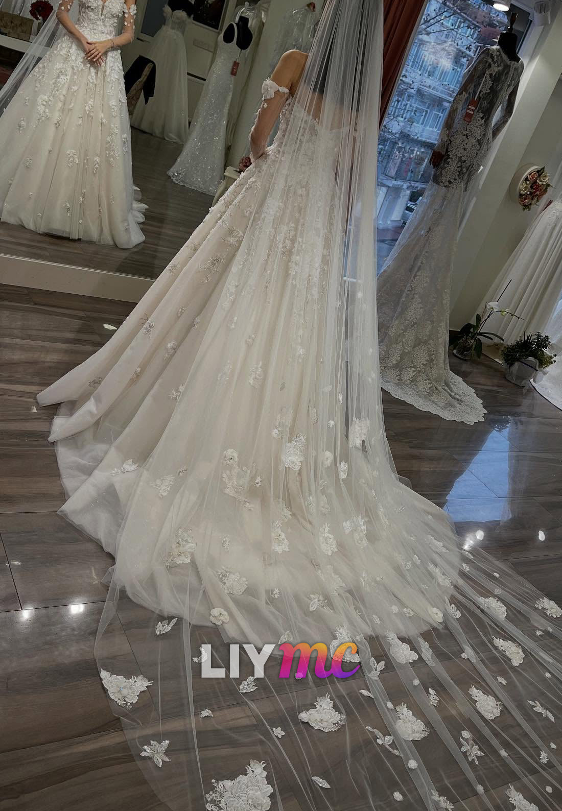 Sweetheart Strapless Floral Embellished Tulle Bridal Gown