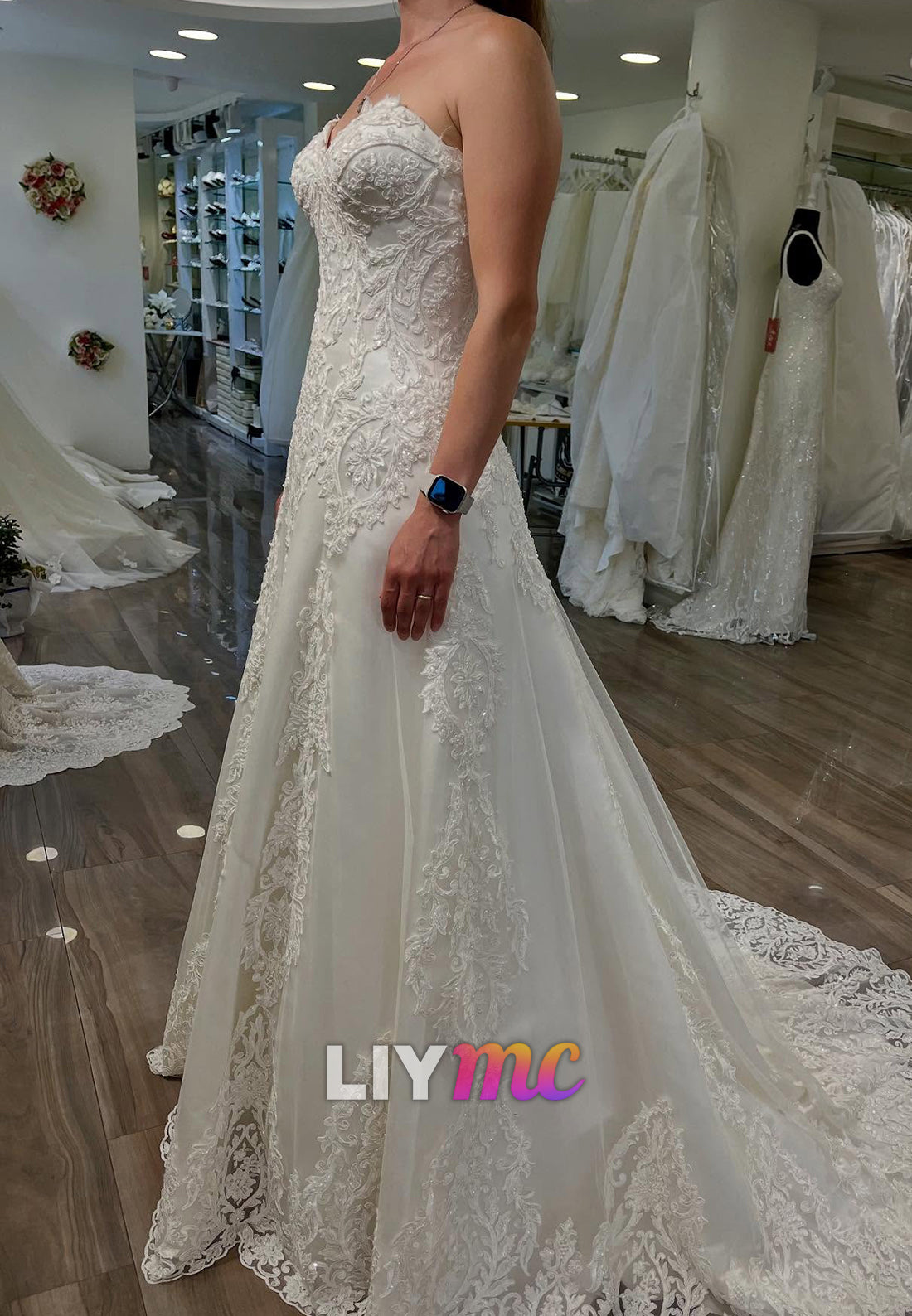 Sweetheart Strapless Lace Appliques A-Line Wedding Dress