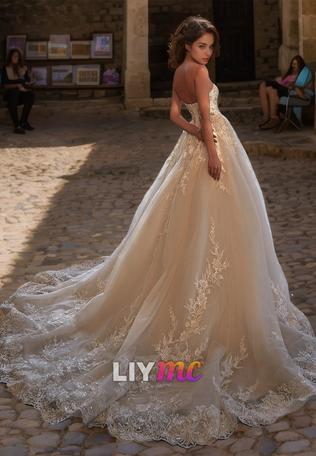 Sweetheart Strapless Lace Appliques Tulle Ball Gown Wedding Dress