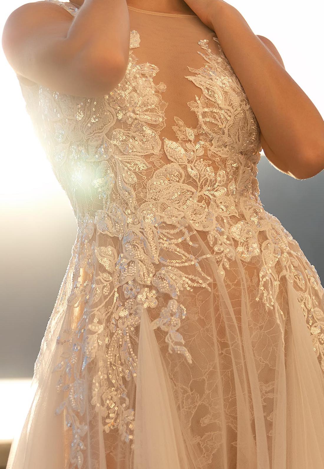 V-Neck Sleeveless Appliques Sheer Tulle A-Line Wedding Dress