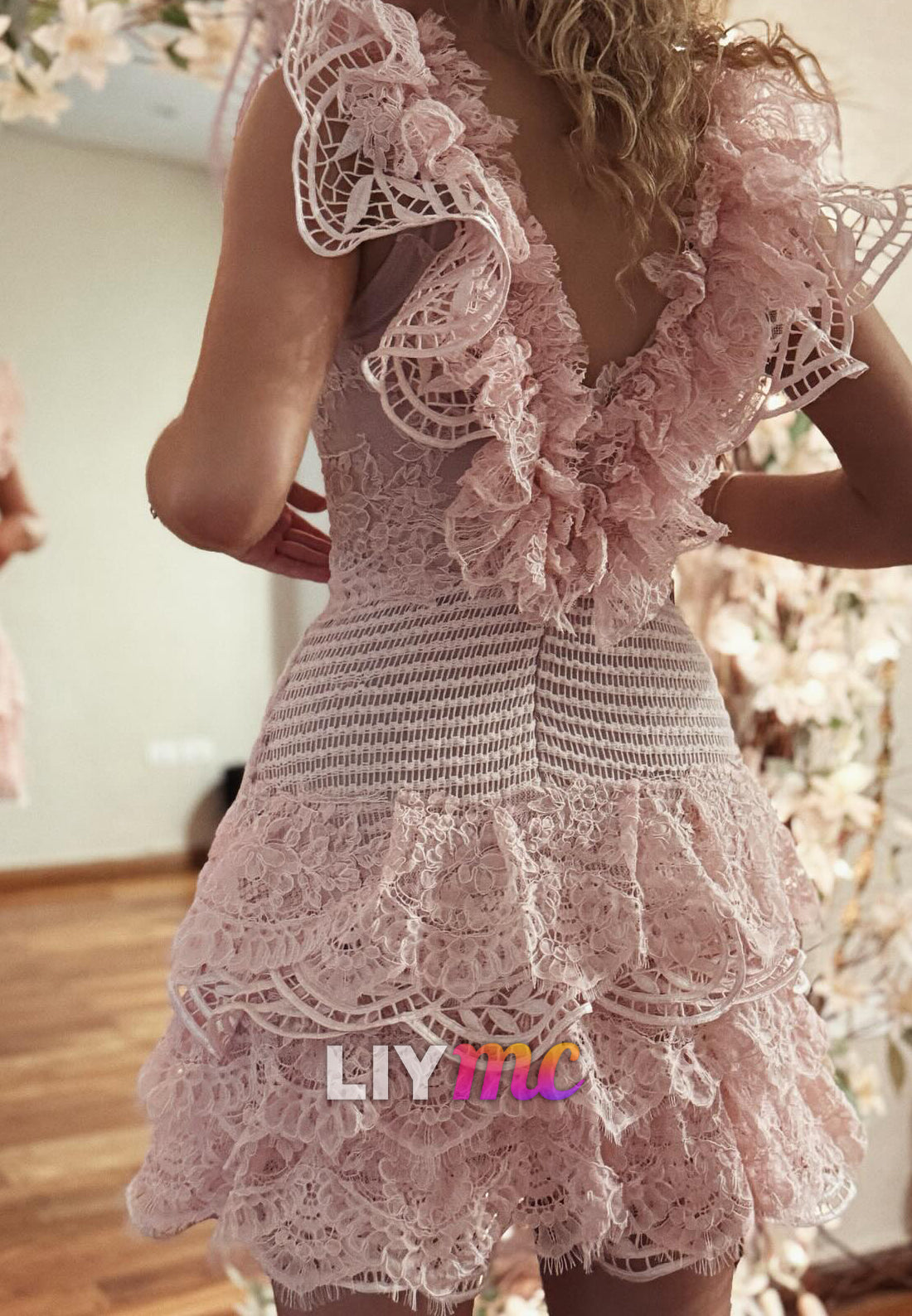 V-Neck Floral Appliques Tiered A-Line Short Party Homecoming Dress