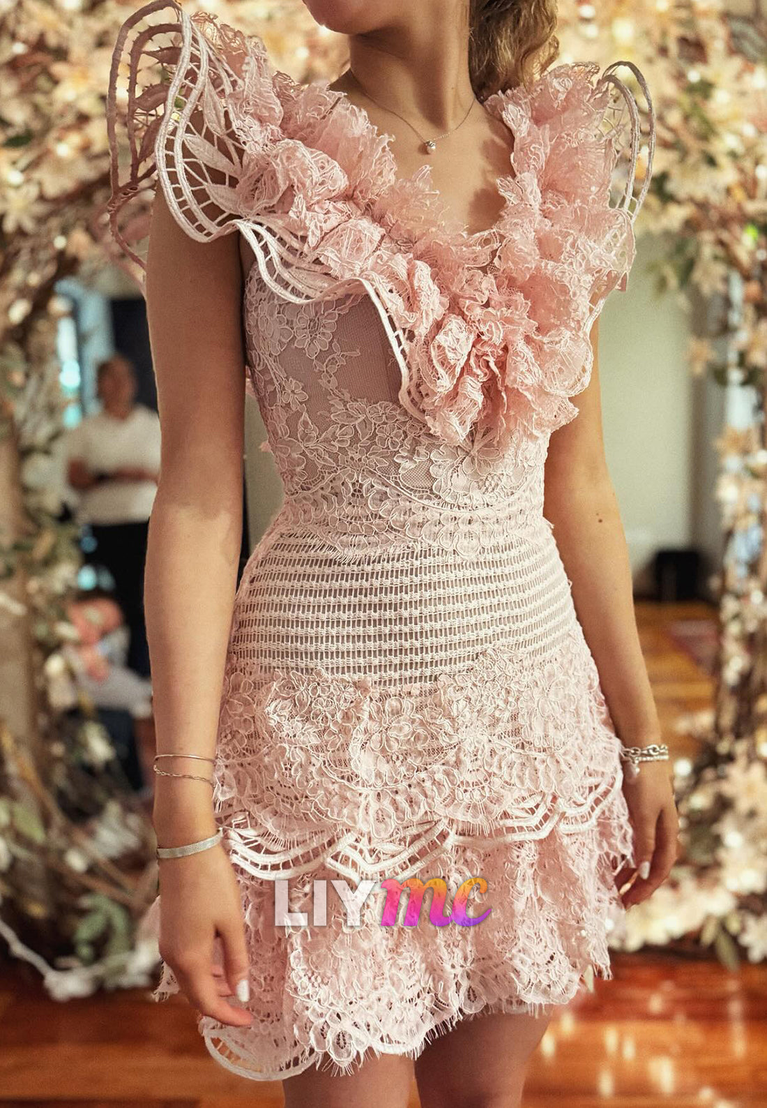 V-Neck Floral Appliques Tiered A-Line Short Party Homecoming Dress